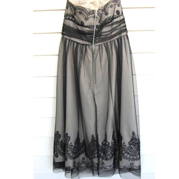 David's Bridal Size 8 Tulle Caviar Bead Knee Length Strapless Dress - Picture 6 of 7